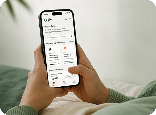 Persona usando la app de Givn en el móvil